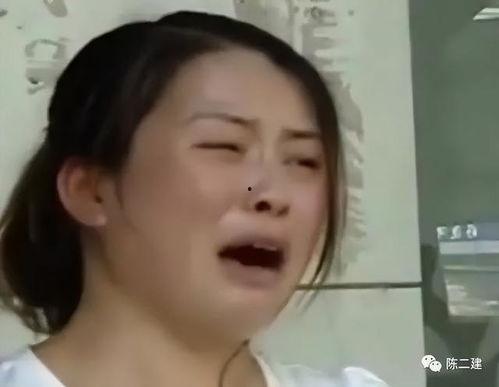 老公往我下面塞,夫妻间亲密互动的温馨瞬间
