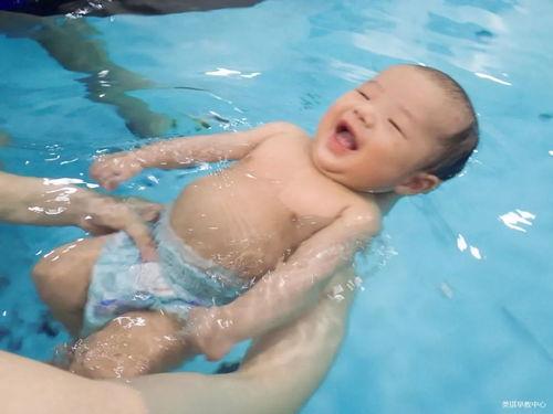 婴儿游泳视频教学,轻松掌握水中育儿技巧