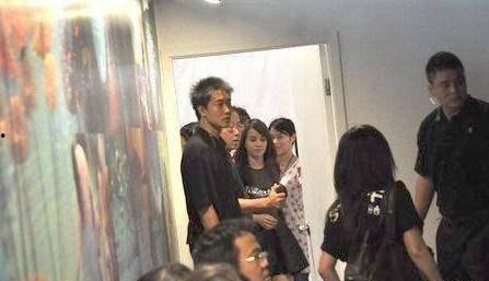 明星上厕所搞笑,笑料百出，尴尬瞬间大揭秘