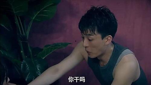 在外面淋雨敲门的av,淋雨敲门背后的感人故事