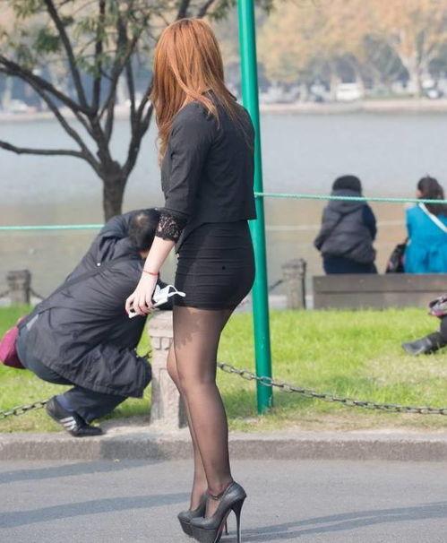 实拍公园丝袜美女,公园丝袜美女风情瞬间